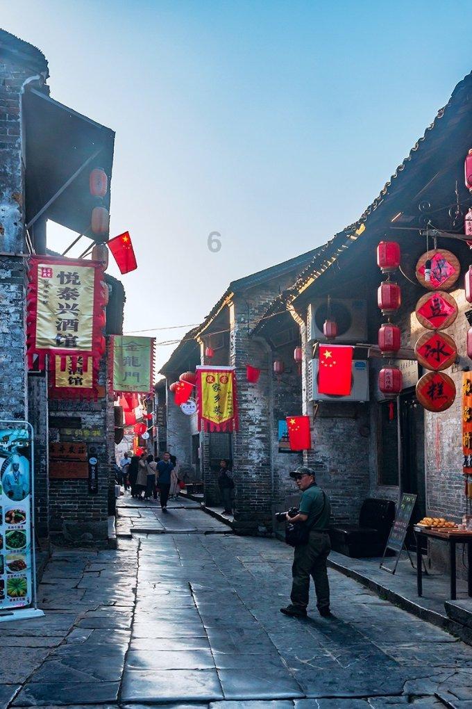 匆忙离开